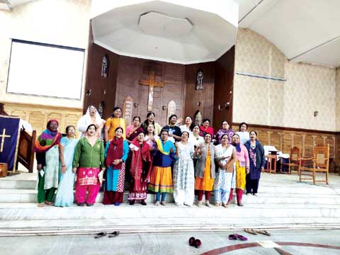 वाइट गिफ्ट संडे मना, दान से की गई जरूरतमंदों की मदद