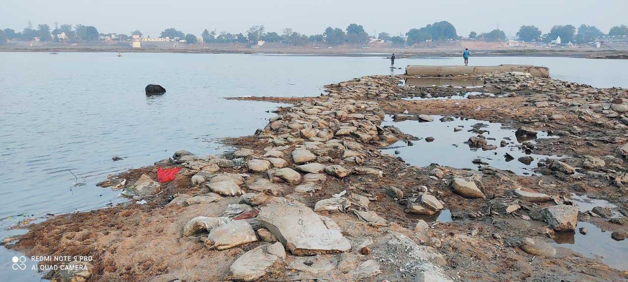 प्रदूषण: महानदी का अस्तित्व खतरे में! प्रदूषण: महानदी का अस्तित्व खतरे में!