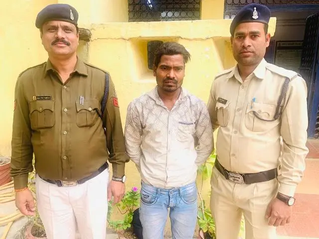 बाईकों में आग लगाने वाला पकड़ाया
