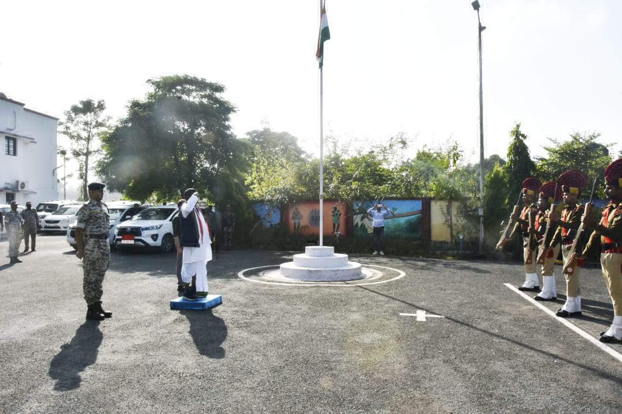 मंत्री कवासी लखमा को गार्ड ऑफ ऑनर दिया गया