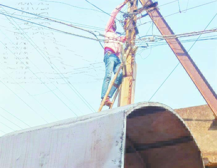 167 बकायेदारों की काटी बिजली 167 बकायेदारों की काटी बिजली