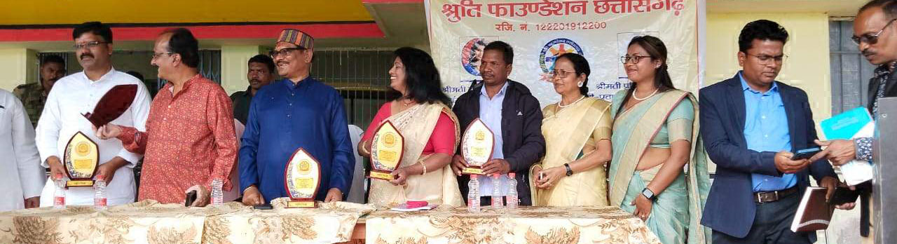  श्रुति फाउंडेशन ने प्रतापपुर में सरकारी स्कूल के बच्चों को बैग वितरण,  मंत्री प्रेमसाय हुए शामिल