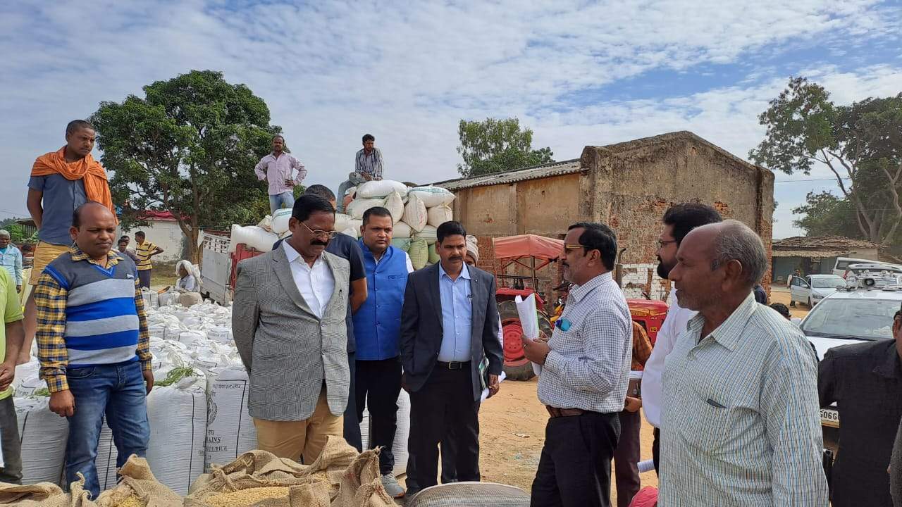 खाद्य मंत्री भगत ने दरिमा धान खरीदी केंद्र का किया निरीक्षण