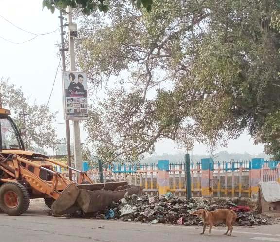 सफाई व्यवस्था को लेकर मेयर ने किया वार्डों में भ्रमण सफाई व्यवस्था को लेकर मेयर ने किया वार्डों में भ्रमण