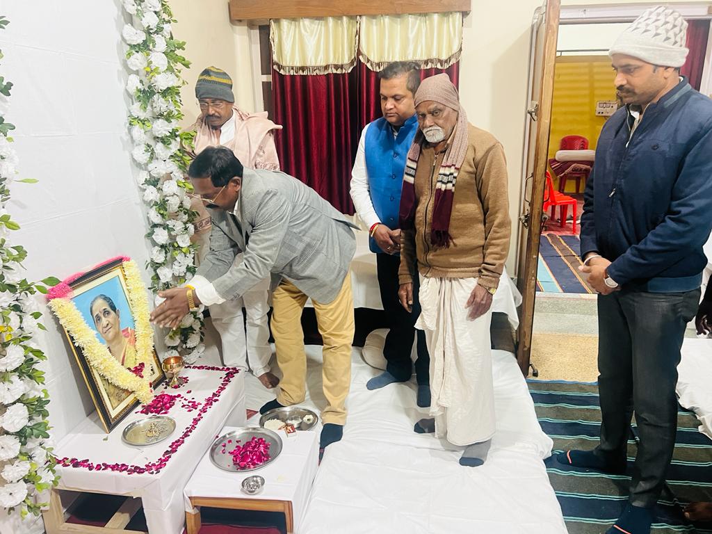 मंत्री अमरजीत ने दी श्रद्धांजलि