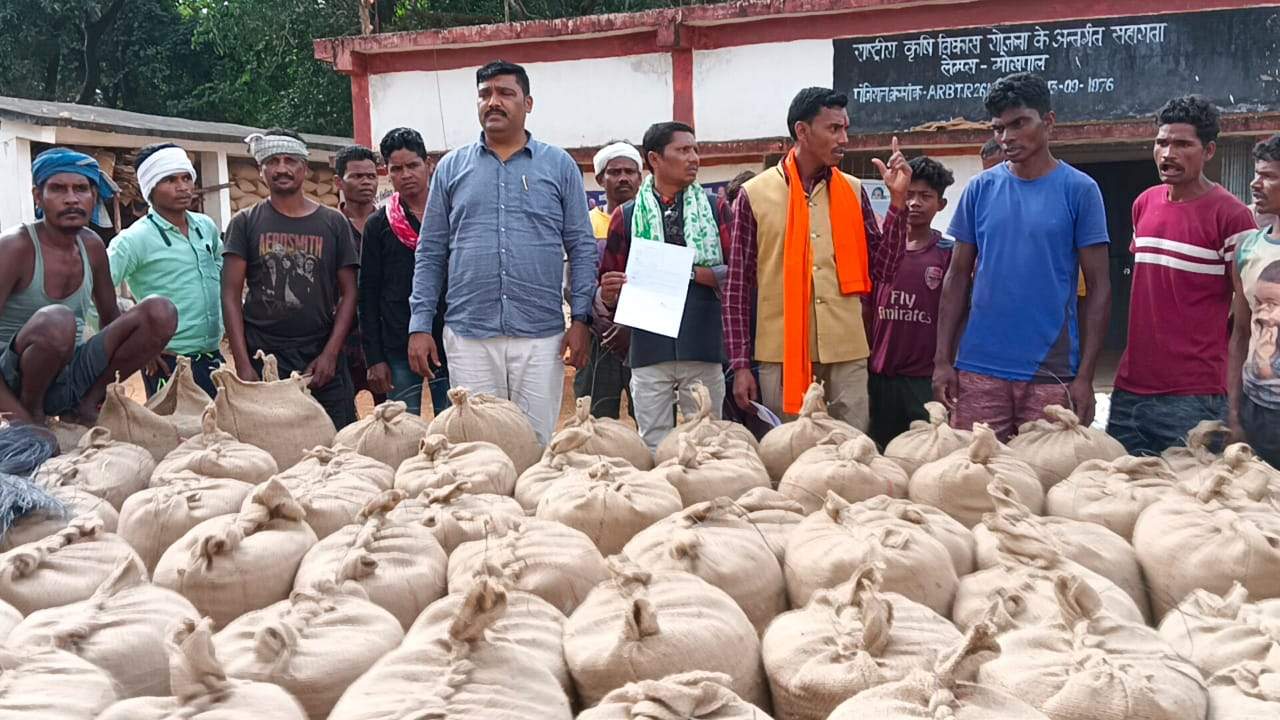  किसानों की आंखों में धूल झोंक रही है प्रदेश सरकार- कोर्राम