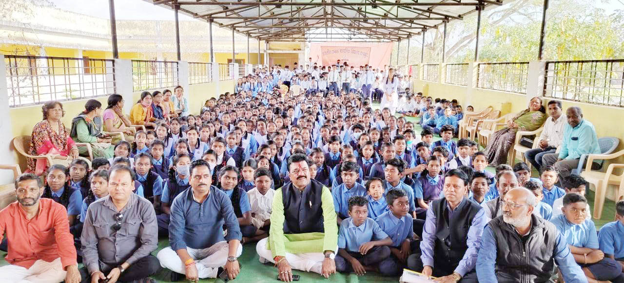 बोर्ड परीक्षाओं की मेरिट में आने वाले विद्यार्थियों को संसदीय सचिव देंगे 51 हजार