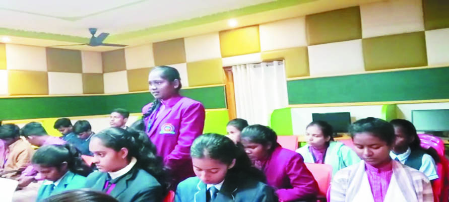 32 बच्चे आईआईटी मुम्बई से शैक्षणिक भ्रमण कर जशपुर लौटे  