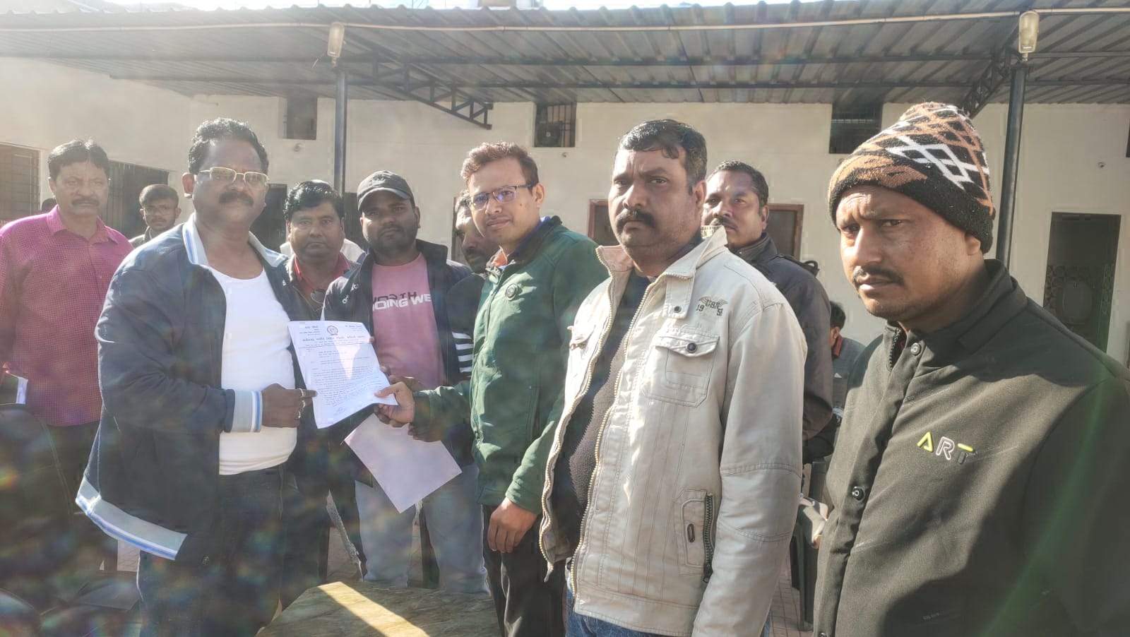 नगरीय निकाय प्लेसमेंट कर्मचारी महासंघ ने मांगों को ले अमरजीत को सौंपा ज्ञापन