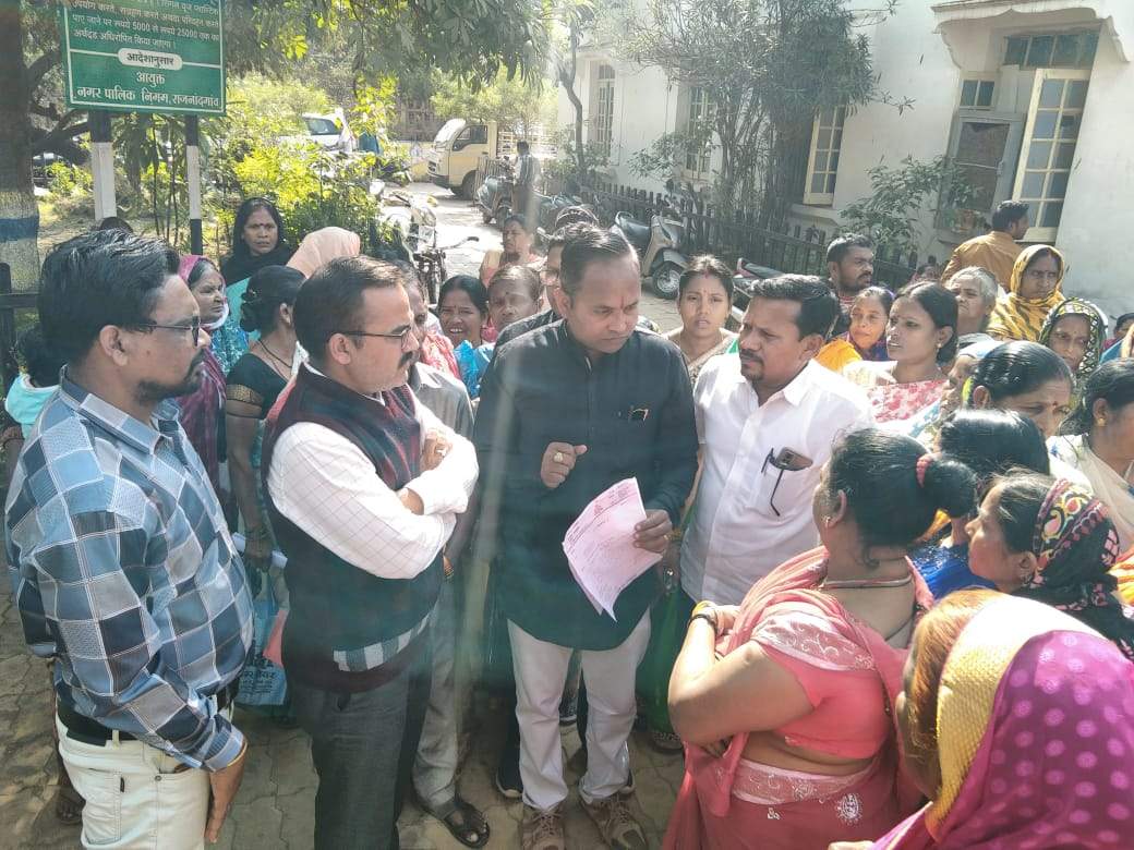 भाजपा पार्षद गगन ने 4 सूत्रीय मांगों पर आयुक्त को सौंपा ज्ञापन