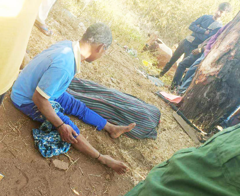 पिकअप पलटने से युवती की मौत