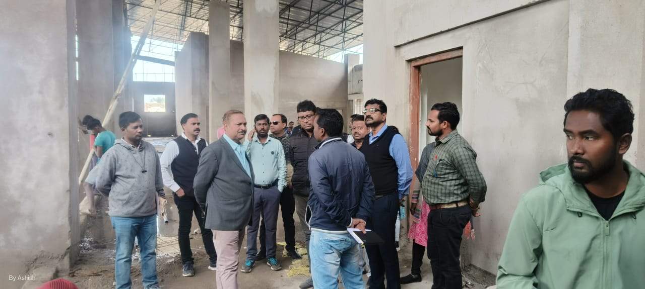 पैच रिपेयरिंग कार्य की जांच कराने एवं नाली और सीसी रोड बनाने निर्देश