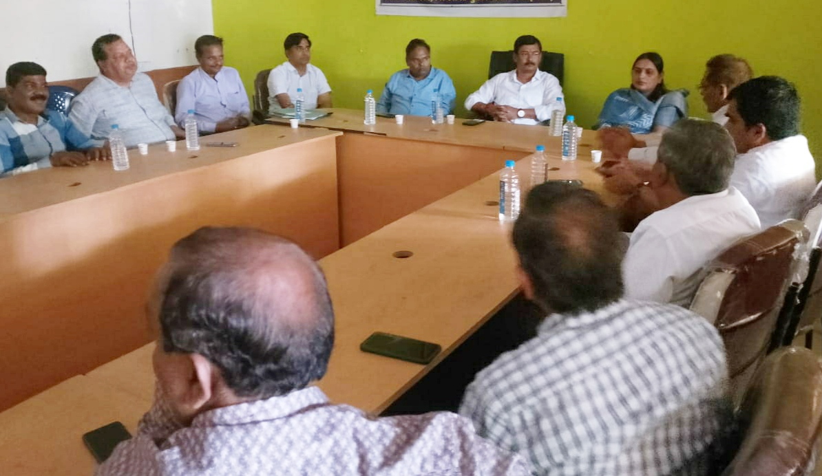 बढ़ते प्रदूषण का हल निकालने नपं अध्यक्ष ने ली मिलर्स की बैठक 