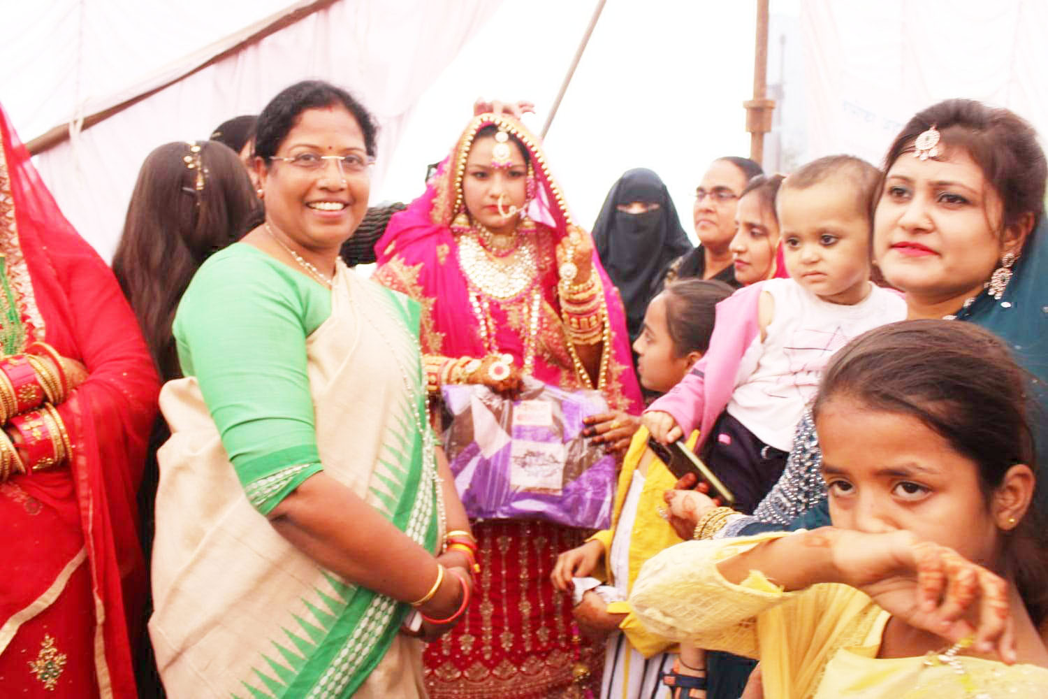 10 जोड़े परिणय सूत्र में, मेयर ने दिया आशीर्वाद