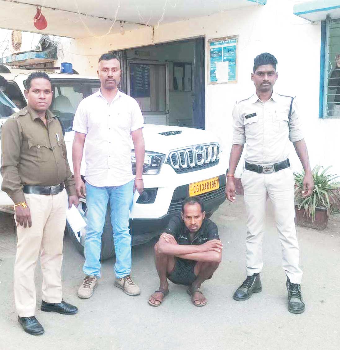 प्रेमिका की हत्या, साक्ष्य छिपाने जलाया, आरोपी गिरफ्तार