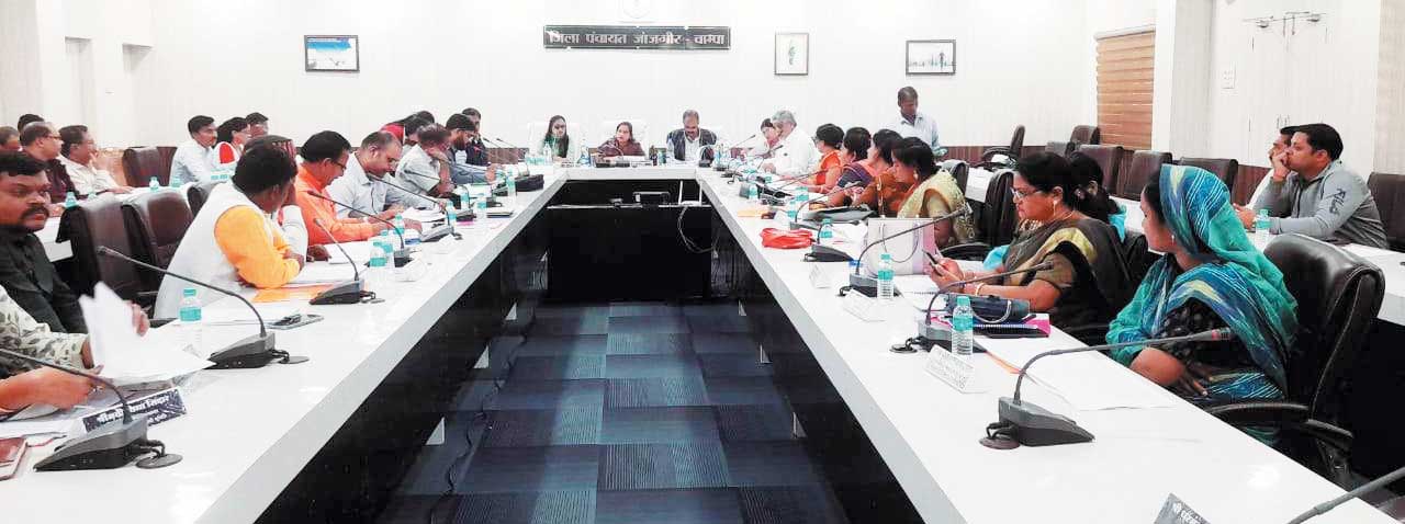 शहर से गांव तक जर्जर सडक़ों की करें मरम्मत जिपं सामान्य सभा में सदस्यों ने लिया निर्णय