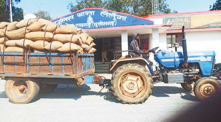 अवैध परिवहन, एक ट्रैक्टर धान पकड़ाया