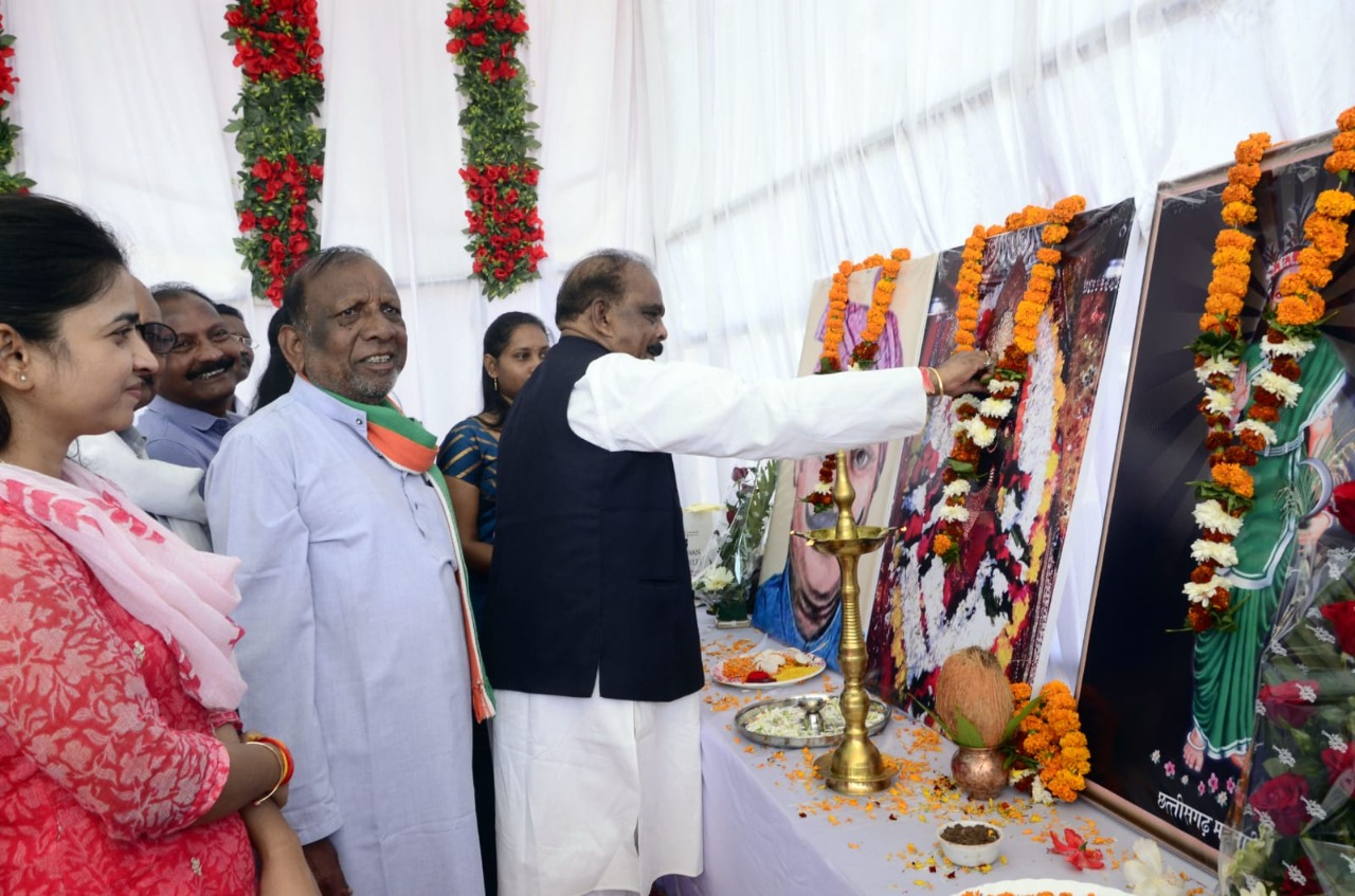 शहीद वीर नारायण की स्मृति  में लोक कला महोत्सव