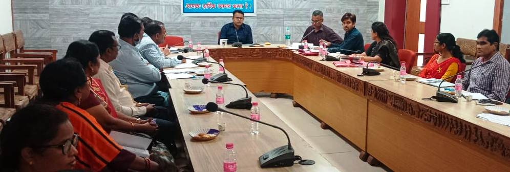 कलेक्टर ने की बाल संरक्षण समिति और सखी वन स्टॉप सेंटर समिति के कार्यों की समीक्षा