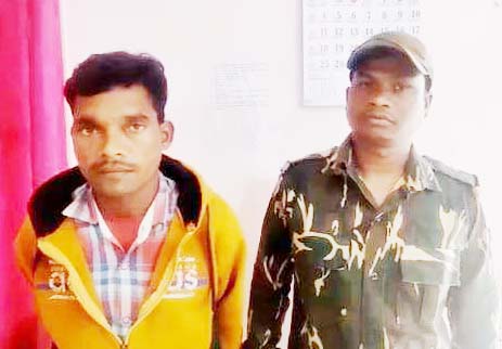 ग्रामीण की हत्या : आगजनी करने वाला नक्सल आरोपी गिरफ्तार