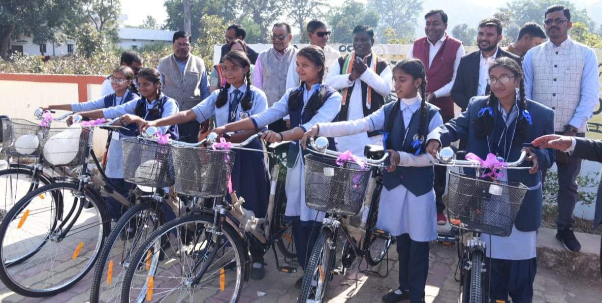 बच्चों की प्रतिभा व स्कूल की व्यवस्था देखता हूं तो मुझे बहुत संतुष्टि मिलती है-बृहस्पत
