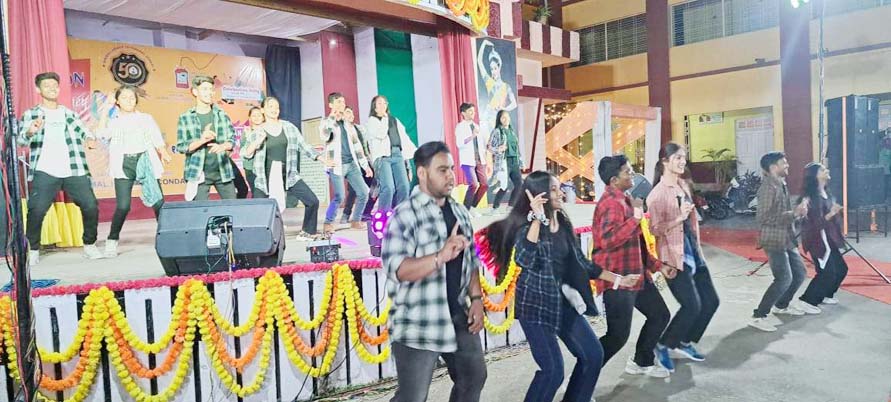 37 साल पुराने छात्रों ने फिर से जिया स्कूली जीवन,  निकाली रैली, सांस्कृतिक कार्यक्रमों की प्रस्तुति भी