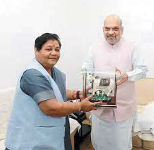 दिल्ली पहुंची उइके, संसद में शाह से मिलीं, कल मुर्मू-मोदी से मुलाकात