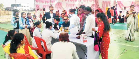 नि:शुल्क मेगा मेडिकल कैम्प में सैकड़ों लाभान्वित