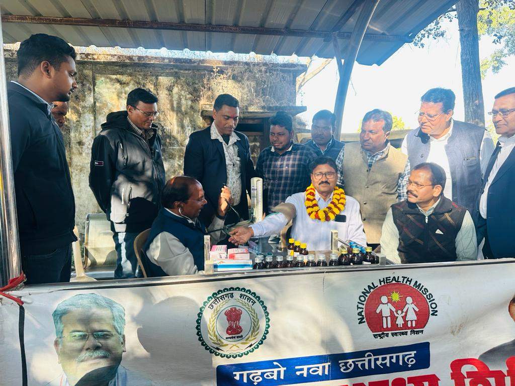 हाट-बाजार क्लिनिक स्वास्थ्य शिविर में 2 सौ ग्रामीण लाभान्वित