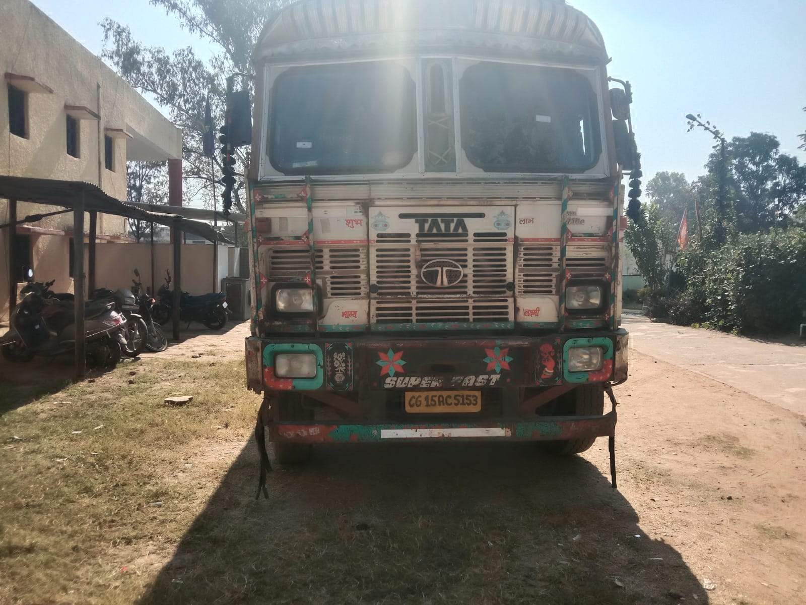 ट्रक से टकराई बाईक, युवक की मौत