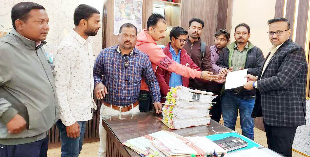 पत्रकार से गाली-गलौज व जान से मारने की धमकी देने के आरोप में कांग्रेसी नेता पर जुर्म दर्ज