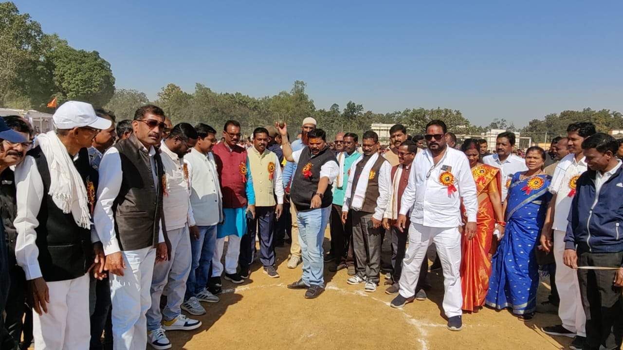 फऱसगांव ब्लॉक स्तरीय खेल का केशकाल विधायक ने किया उद्घाटन फऱसगांव ब्लॉक स्तरीय खेल का केशकाल विधायक ने किया उद्घाटन