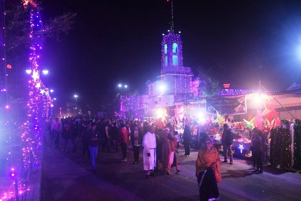  क्रिसमस के लिए बाजार में कारोबारी हलचल बढ़ी