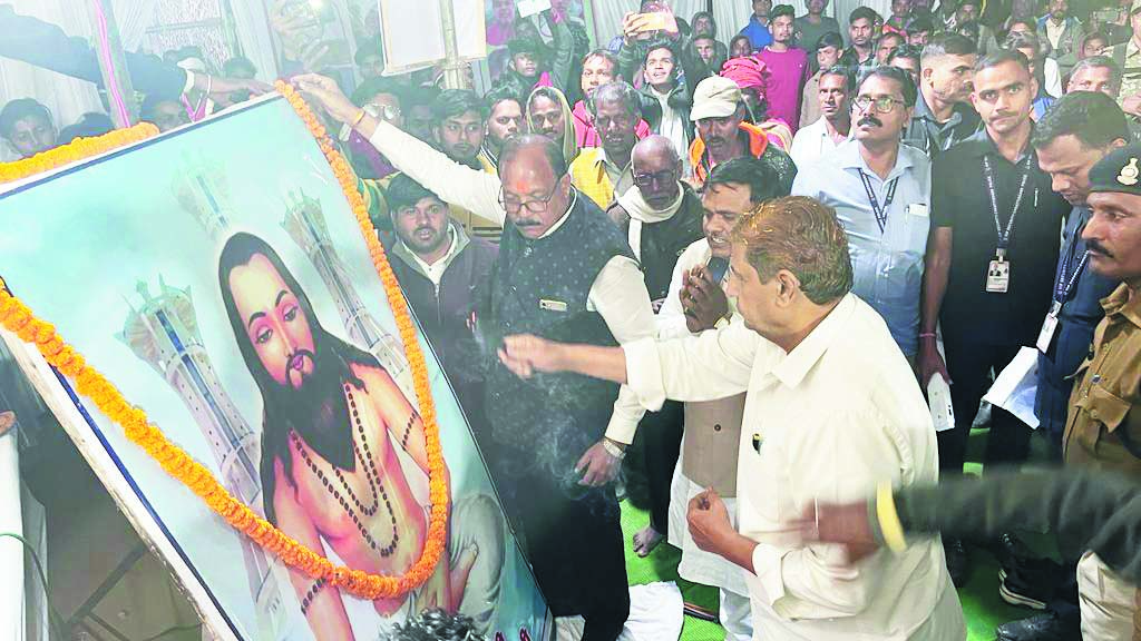 गुरू घासीदास ने मानव समाज को एक सूत्र में बांधने का कार्य किया-अकबर गुरू घासीदास ने मानव समाज को एक सूत्र में बांधने का कार्य किया-अकबर