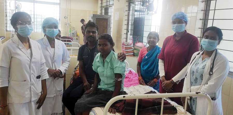 जापानी बुखार से पीडि़त बच्ची 22 दिन पहले पिता के कंधे में आई थी, गई अपने पैरों पर