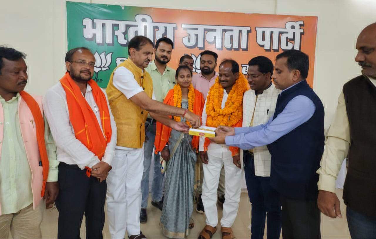 कांग्रेस समर्थित जनपद सदस्य व पूर्व सरपंच ने थामा भाजपा का दामन