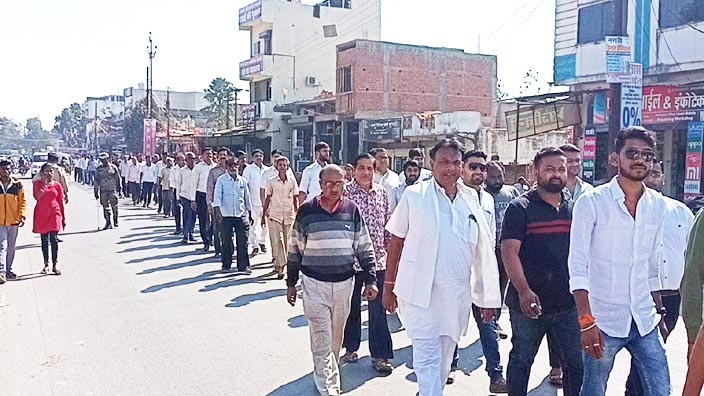 सम्मेद शिखर को पर्यटन स्थल घोषित करने के विरोध में नगरी जैन संघ ने निकाली मौन रैली, सौंपा ज्ञापन