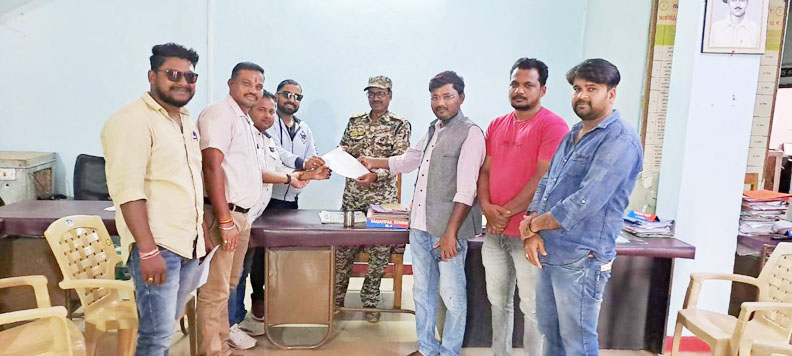 सीएम की टिप्पणी से सतनामी समाज नाराज, एफआईआर की मांग