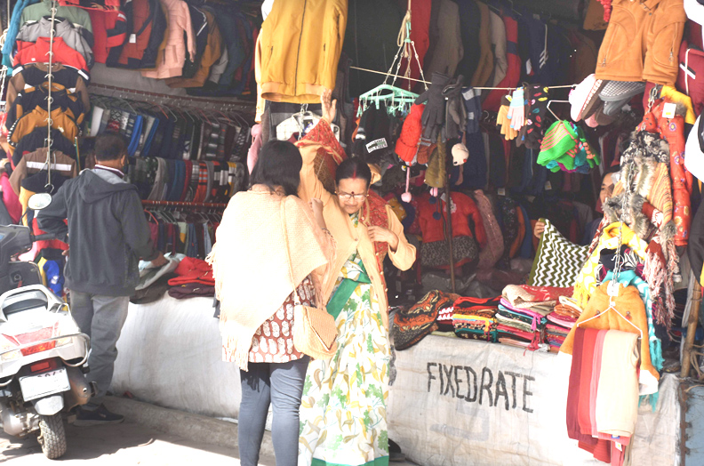 गरम कपड़े...