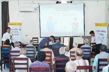 वरिष्ठ नागरिकों ने सीखे डिजिटल सेफ्टी के तरीके