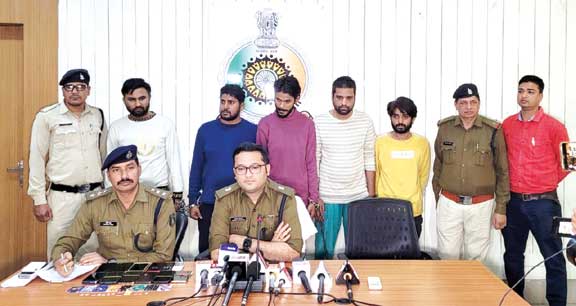 सरकारी नौकरी लगाने देश भर में युवाओं को ठगने वाले दिल्ली गिरोह के 5 गिरफ्तार