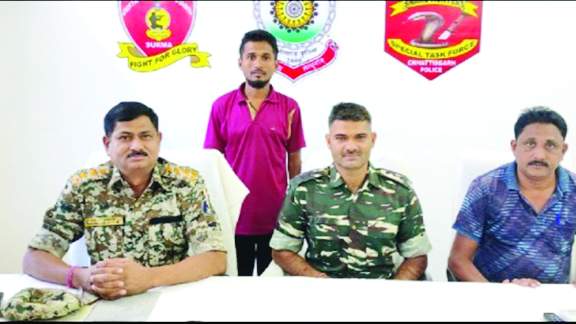 15 वर्षों से सक्रिय नक्सली का समर्पण