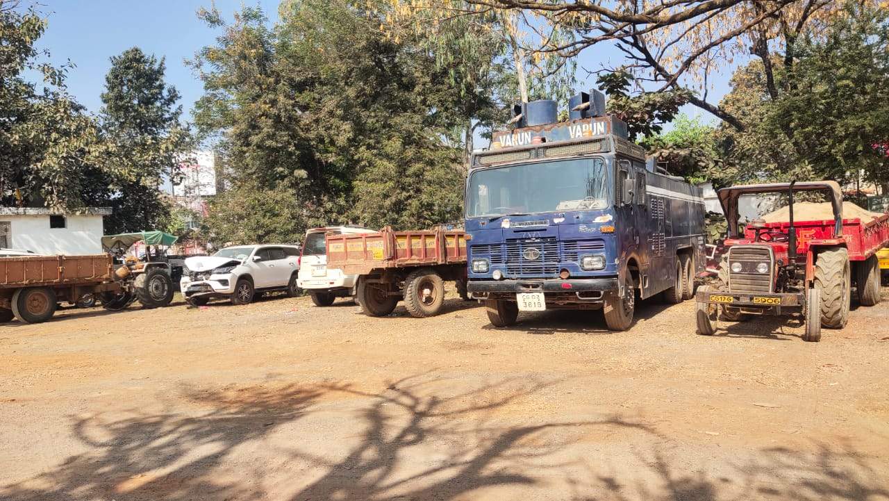 रेत-चूना पत्थर का अवैध परिवहन , 7 गाडिय़ां जब्त