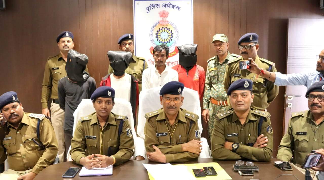 सरपंच ने की थी आरटीआई कार्यकर्ता की हत्या, भाई-साथियों संग जंगल में जलाया, 4 बंदी सरपंच ने की थी आरटीआई कार्यकर्ता की हत्या, भाई-साथियों संग जंगल में जलाया, 4 बंदी