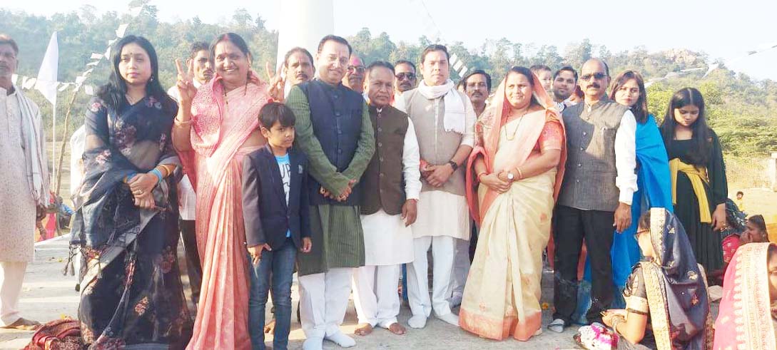 बाबा ने लोगों को समान रूप से देखा - छन्नी