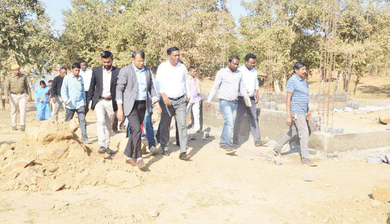 निर्माण कार्यों का कलेक्टर ने किया निरीक्षण