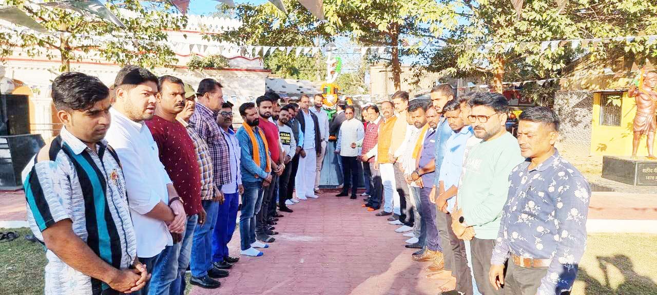 सिक्किम हादसा: शहीद 16 जवानों को युवा मोर्चा ने दी श्रद्धांजलि