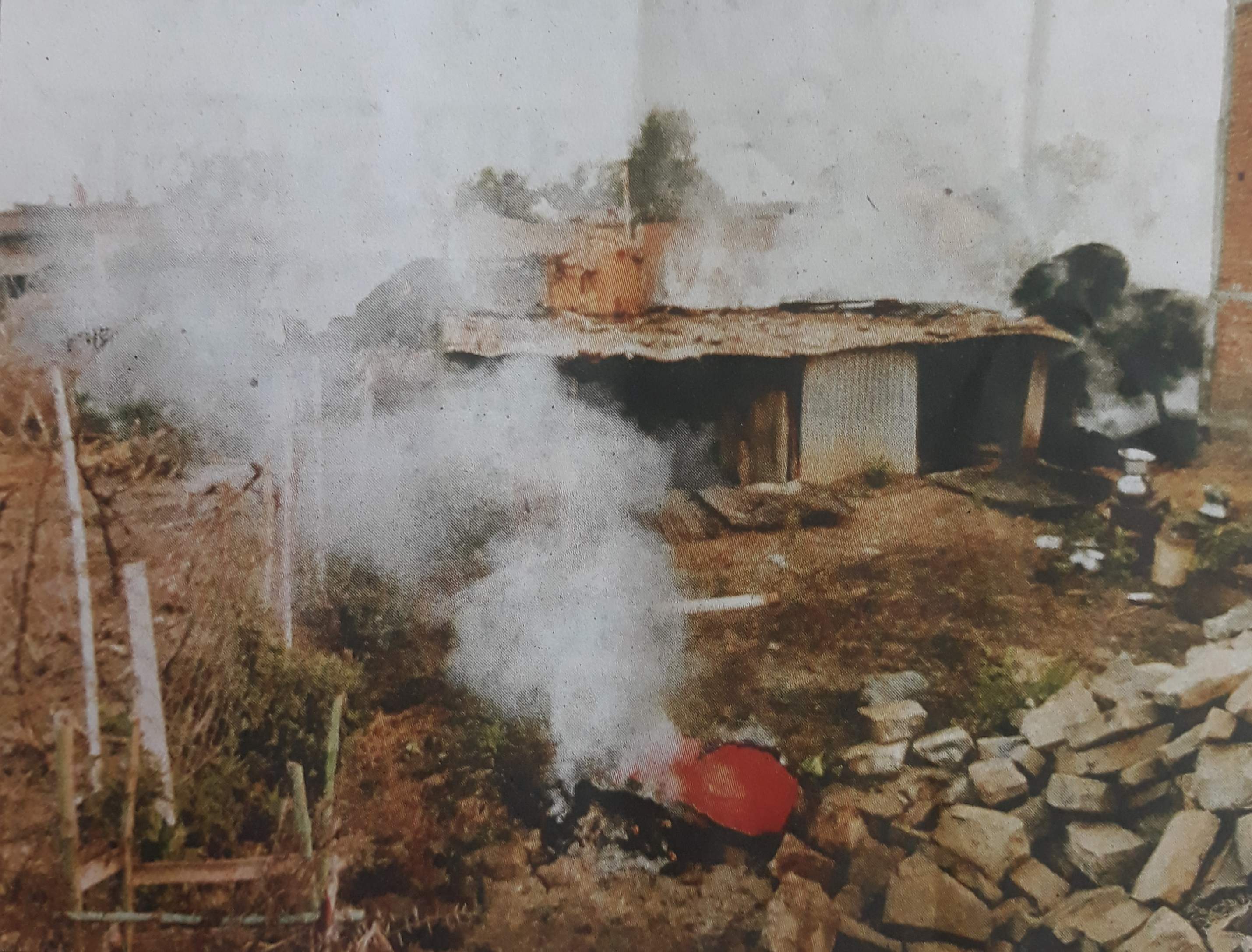 पैरावट में लगी आग दो घरों तक पहुंची, नगदी व सामान खाक