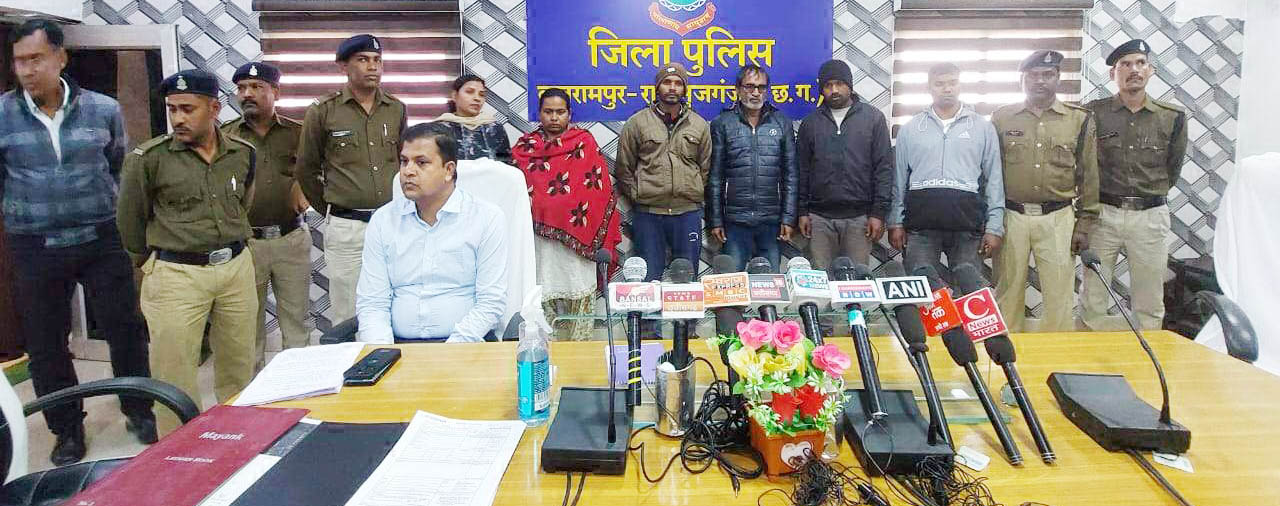 गाड़ी फाइनेंस कराने के नाम पर लाखों की ठगी, 5 गिरफ्तार