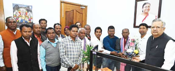 आदिवासी जाति में शामिल करने 12 समाज के लोगों ने रमन का आभार जताया